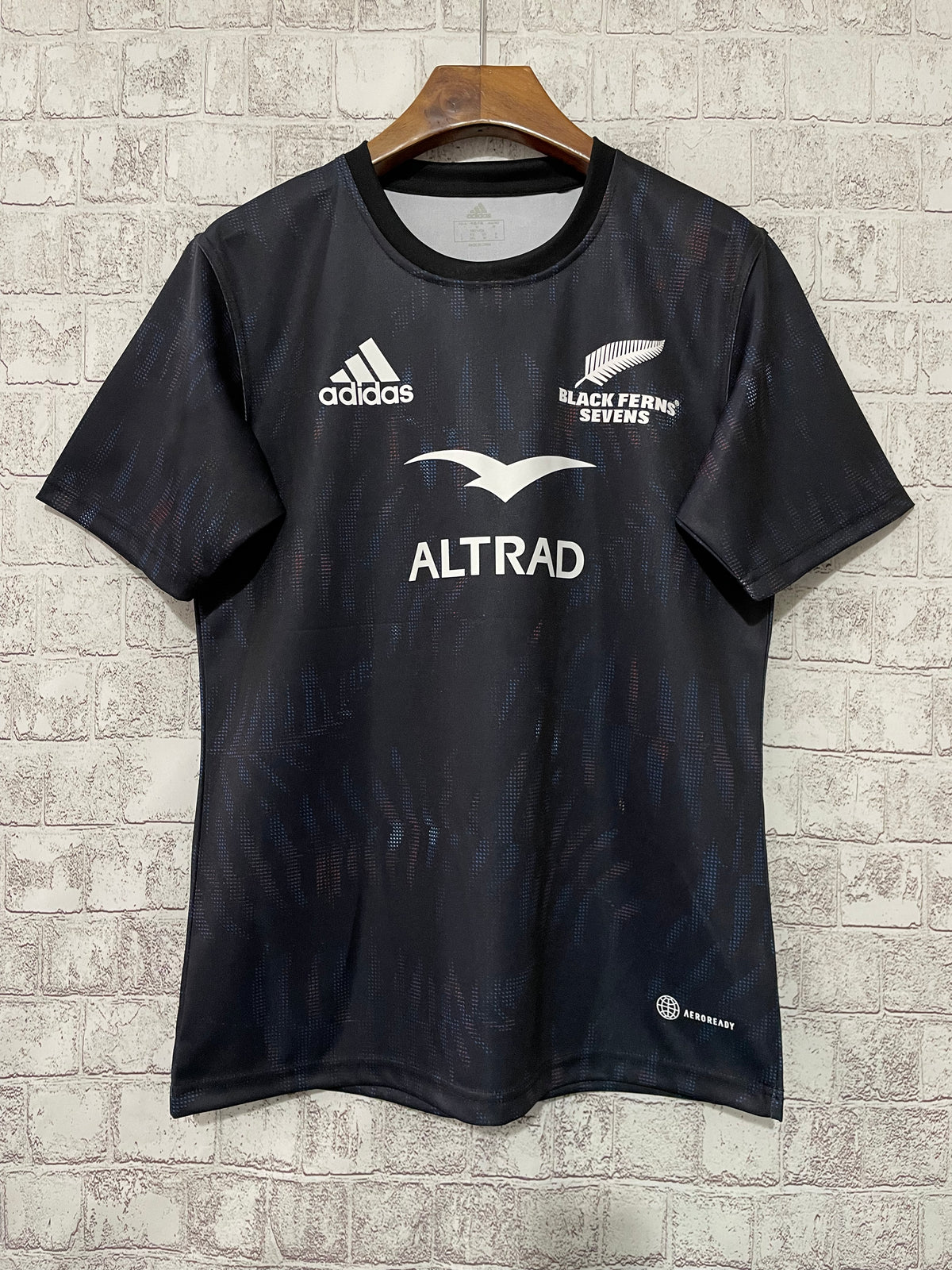 Wholesale 2022-2023 New Zealand training suits available in sizes small to 5XL.